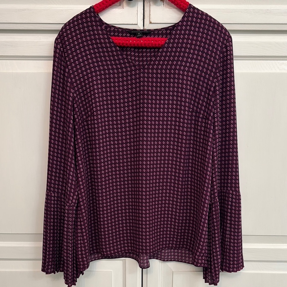 Banana Republic Purple Women's blouse with flared sleeves. Size M.